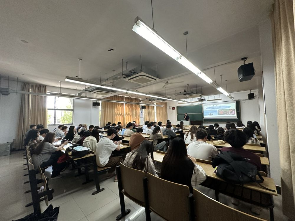 南宫NG28(中国)科技集团在南京邮电大学通达学院举办讲座